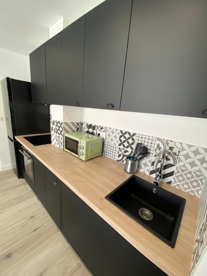 Ajaccio Magnifique T2 37M2 Centre Ville Vue Mer Au Bord De La Plage Neuf 4 Couchages Balcon Parking Prive Ferme Clim Wifi Exteriör bild