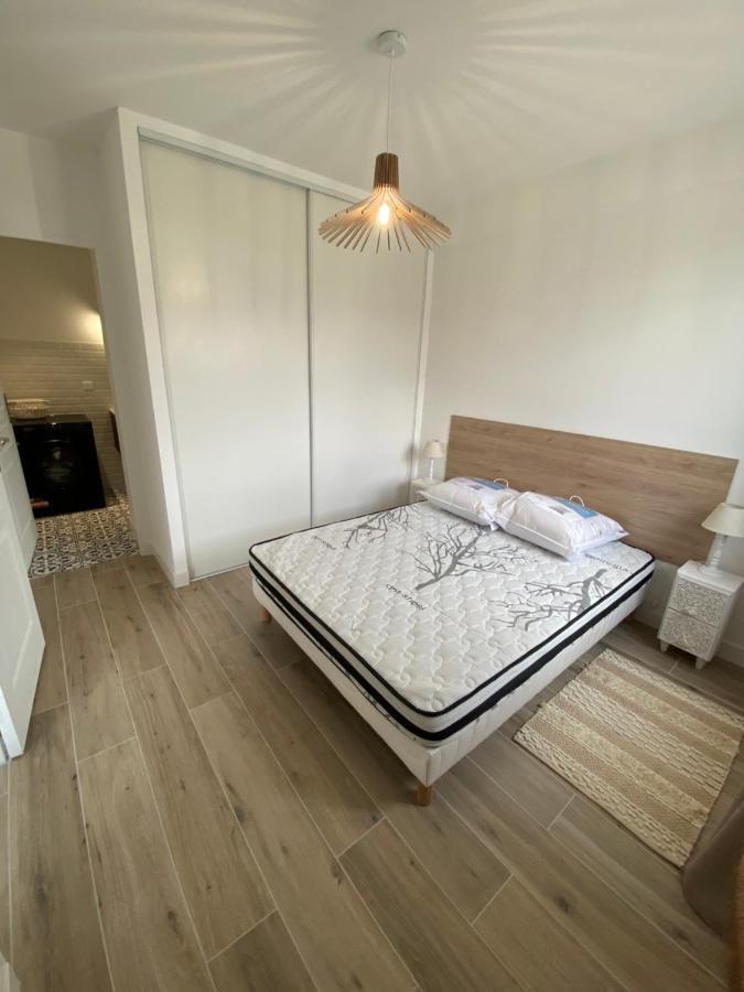 Ajaccio Magnifique T2 37M2 Centre Ville Vue Mer Au Bord De La Plage Neuf 4 Couchages Balcon Parking Prive Ferme Clim Wifi Exteriör bild