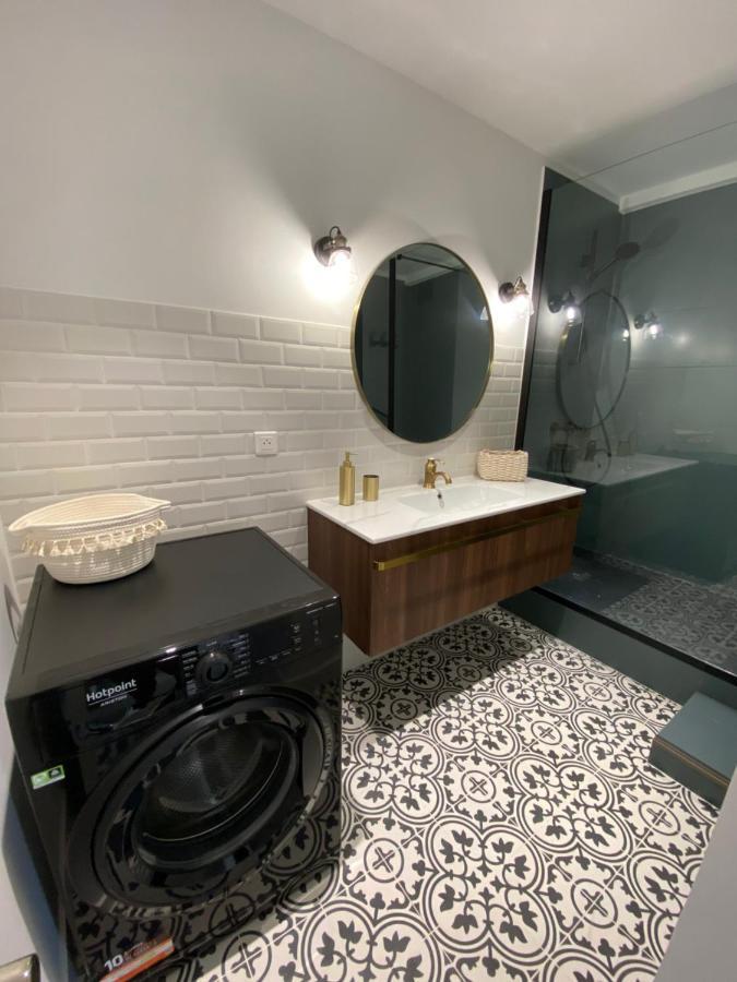 Ajaccio Magnifique T2 37M2 Centre Ville Vue Mer Au Bord De La Plage Neuf 4 Couchages Balcon Parking Prive Ferme Clim Wifi Exteriör bild