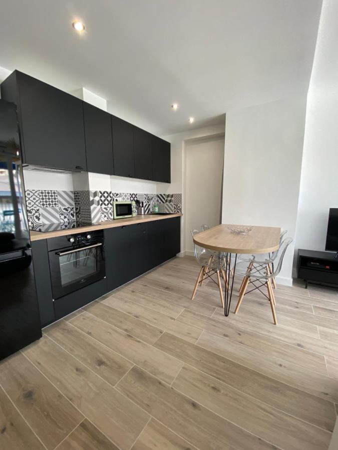 Ajaccio Magnifique T2 37M2 Centre Ville Vue Mer Au Bord De La Plage Neuf 4 Couchages Balcon Parking Prive Ferme Clim Wifi Exteriör bild