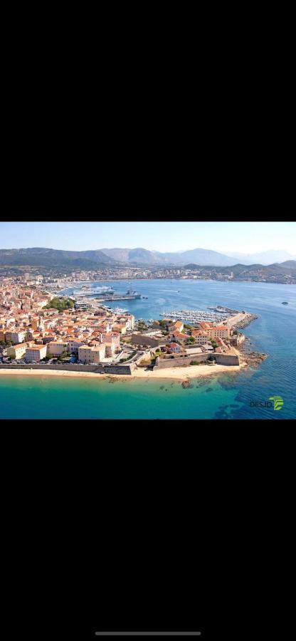 Ajaccio Magnifique T2 37M2 Centre Ville Vue Mer Au Bord De La Plage Neuf 4 Couchages Balcon Parking Prive Ferme Clim Wifi Exteriör bild