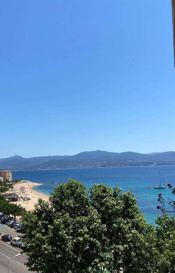 Ajaccio Magnifique T2 37M2 Centre Ville Vue Mer Au Bord De La Plage Neuf 4 Couchages Balcon Parking Prive Ferme Clim Wifi Exteriör bild