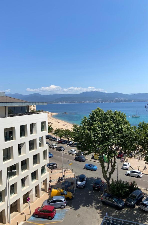 Ajaccio Magnifique T2 37M2 Centre Ville Vue Mer Au Bord De La Plage Neuf 4 Couchages Balcon Parking Prive Ferme Clim Wifi Exteriör bild