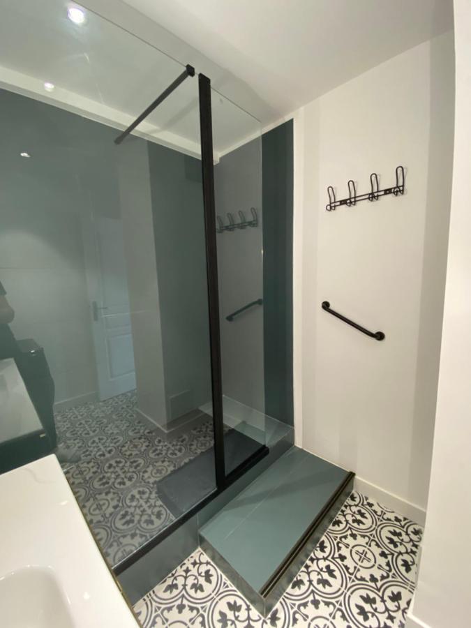 Ajaccio Magnifique T2 37M2 Centre Ville Vue Mer Au Bord De La Plage Neuf 4 Couchages Balcon Parking Prive Ferme Clim Wifi Exteriör bild